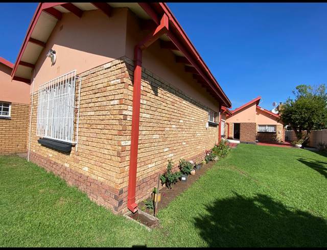 4 BEDROOM HOUSE FOR SALE IN LENNOXTON